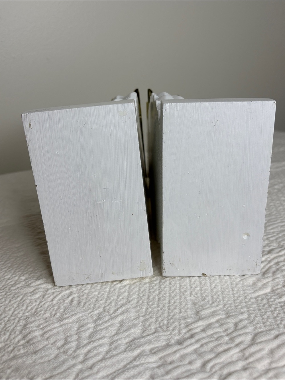 Gold & White Pineapple Sculpture Bookends - Decorative Home Accent - Picture 6 of 8